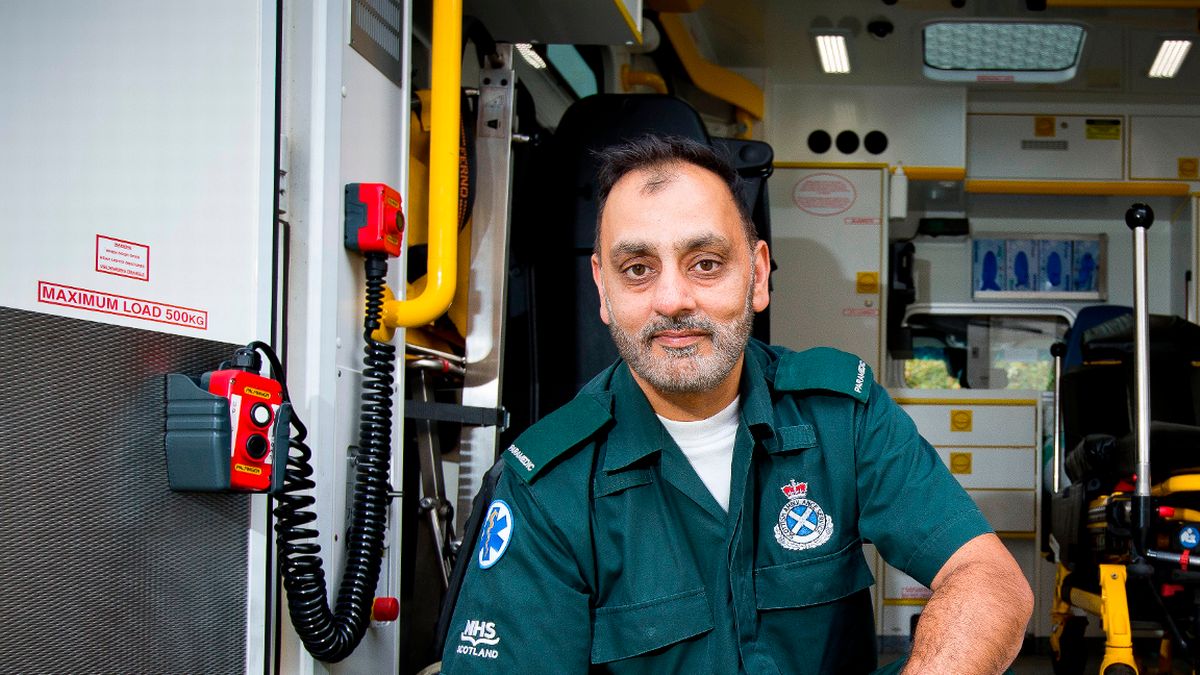 Muslim Paramedic Leaves The Uk After Being Viciously Assaulted And Called